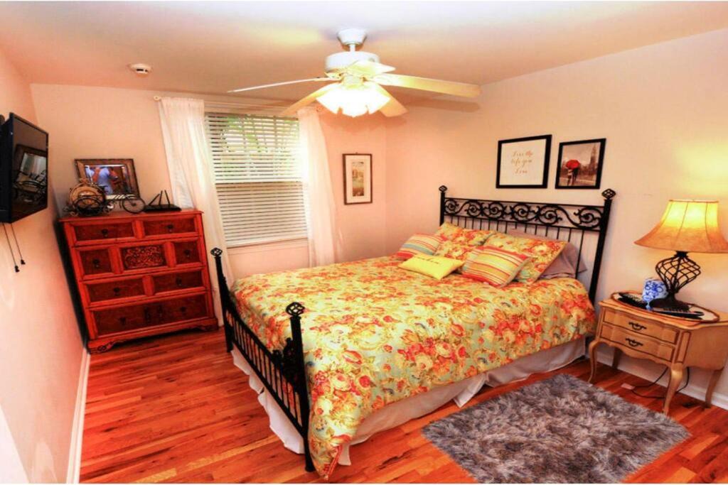Photo of Bedroom in Flamingo Parks