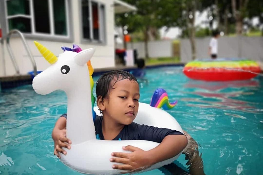 Photo of Human In Picture in Mantin