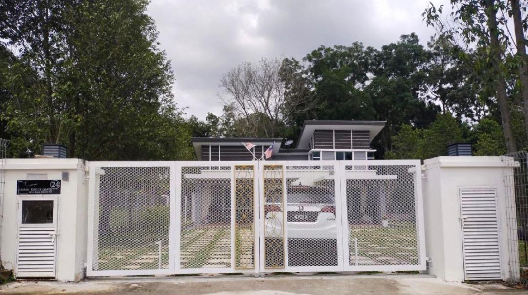 Photo of Buildings in Mantin