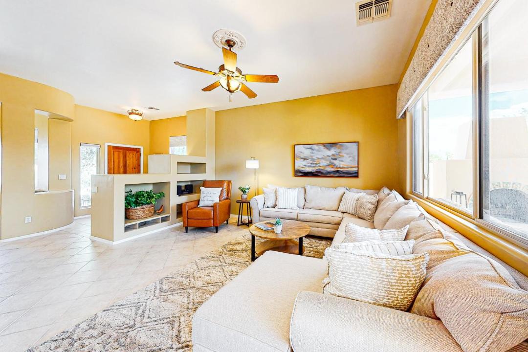 Photo of Livingroom in Dove Mountain