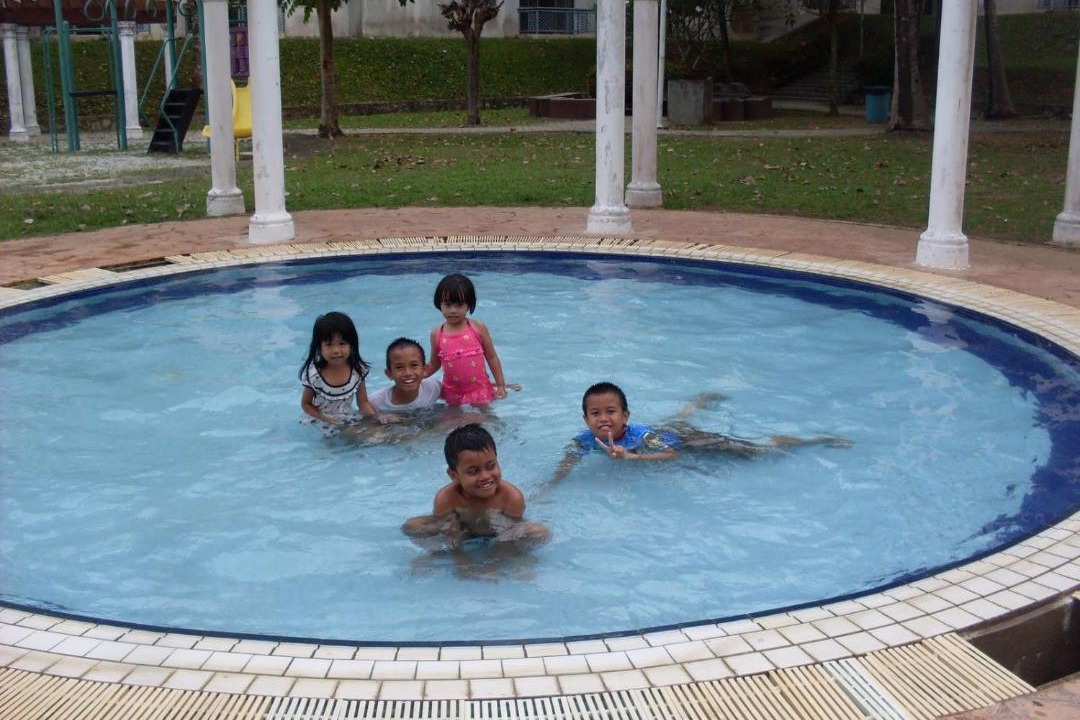 Photo of Human In Picture in Kampung Dhobi