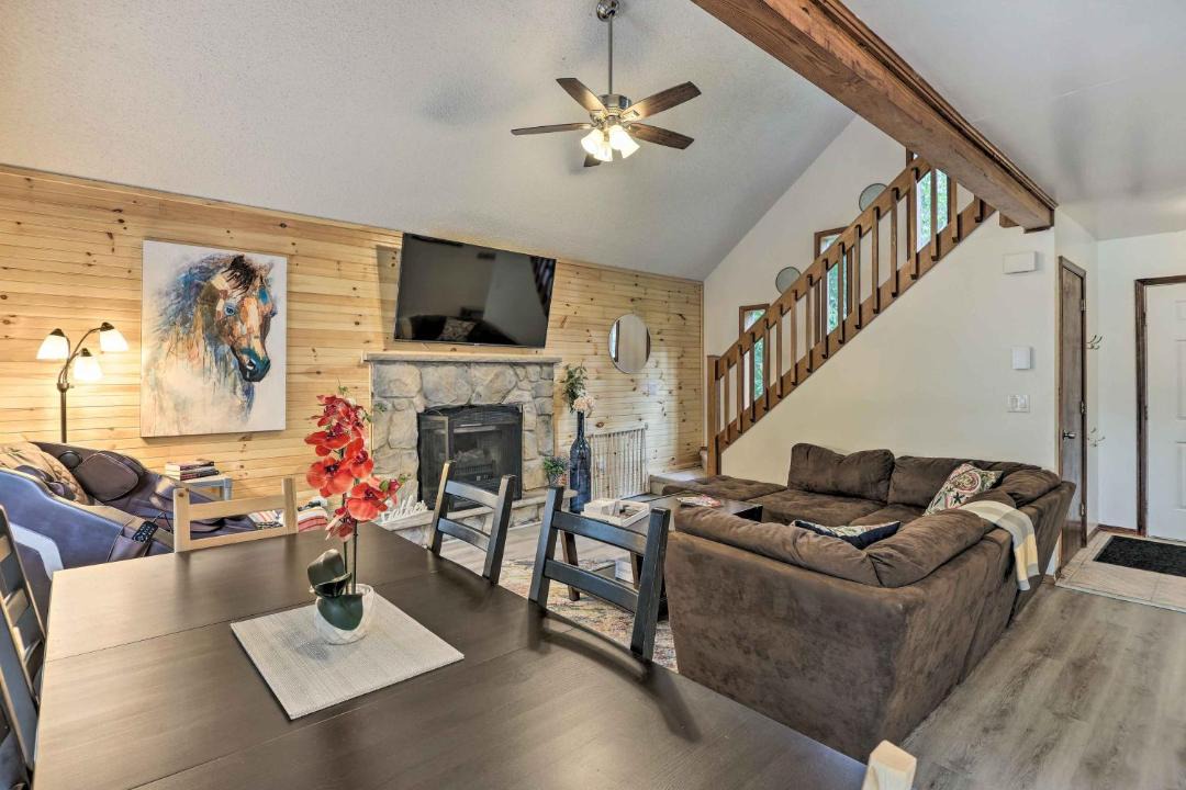 Photo of Livingroom in Tobyhanna