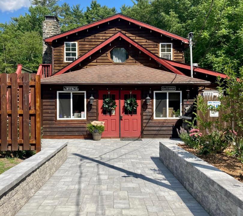 Photo of Others in Canadensis