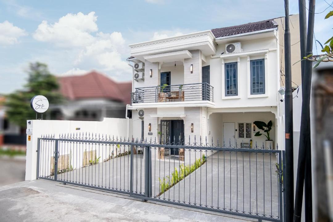 Photo of Buildings in Sinduadi