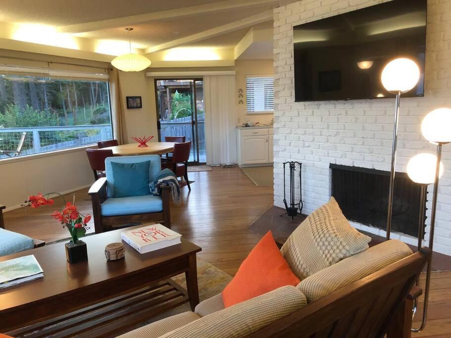 Photo of Livingroom in Adelma Beach