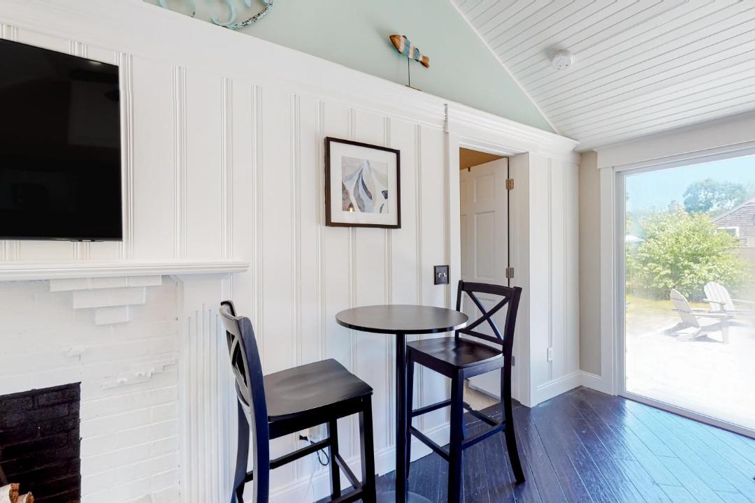 Photo of Livingroom in West Yarmouth