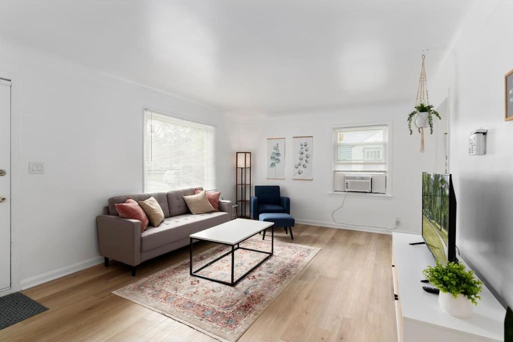 Photo of Livingroom in Royal Oak