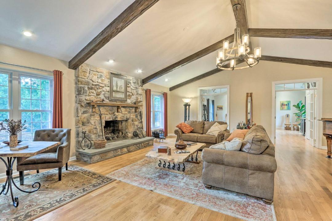 Photo of Livingroom in Charles Town