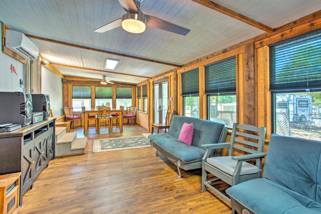 Photo of Livingroom in Kingston