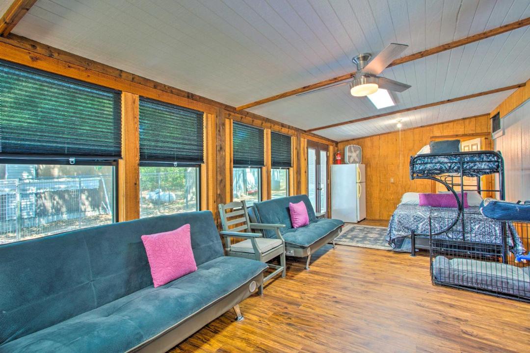 Photo of Livingroom in Kingston