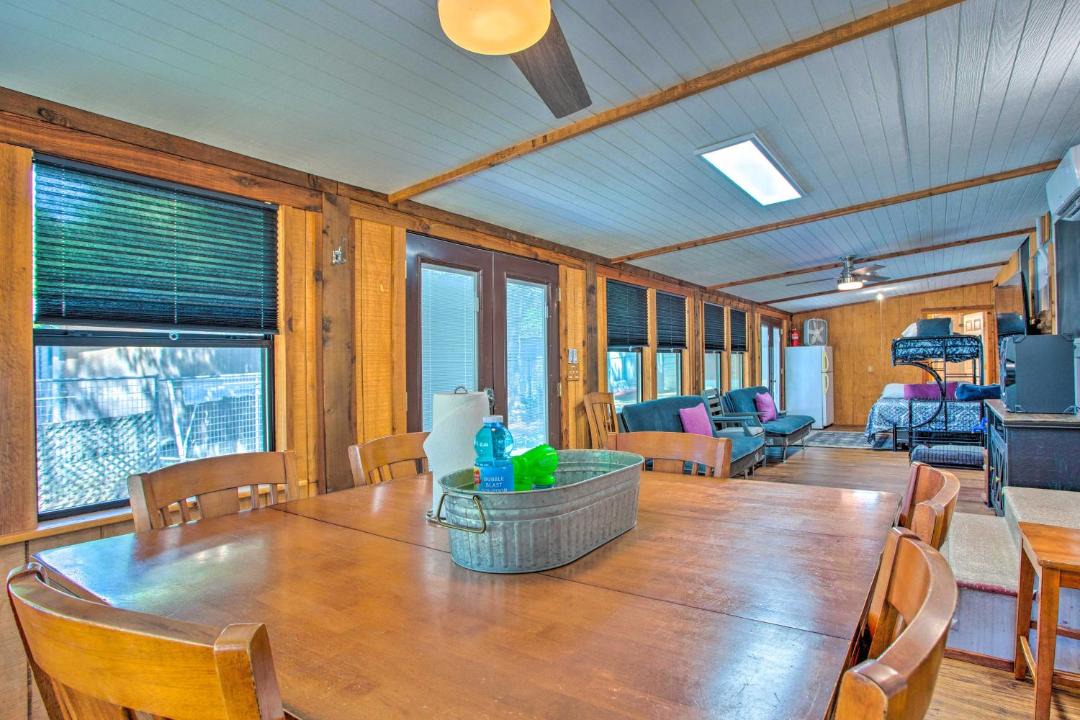 Photo of Livingroom in Kingston