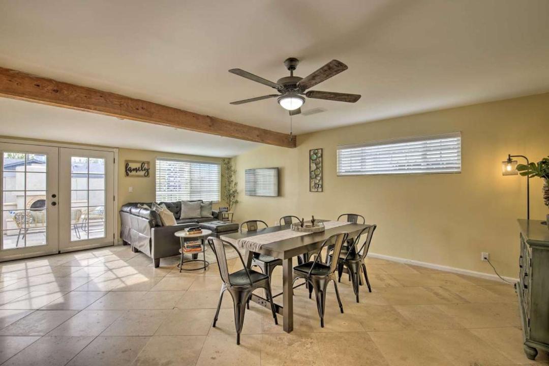 Photo of Livingroom in Papago Parkway