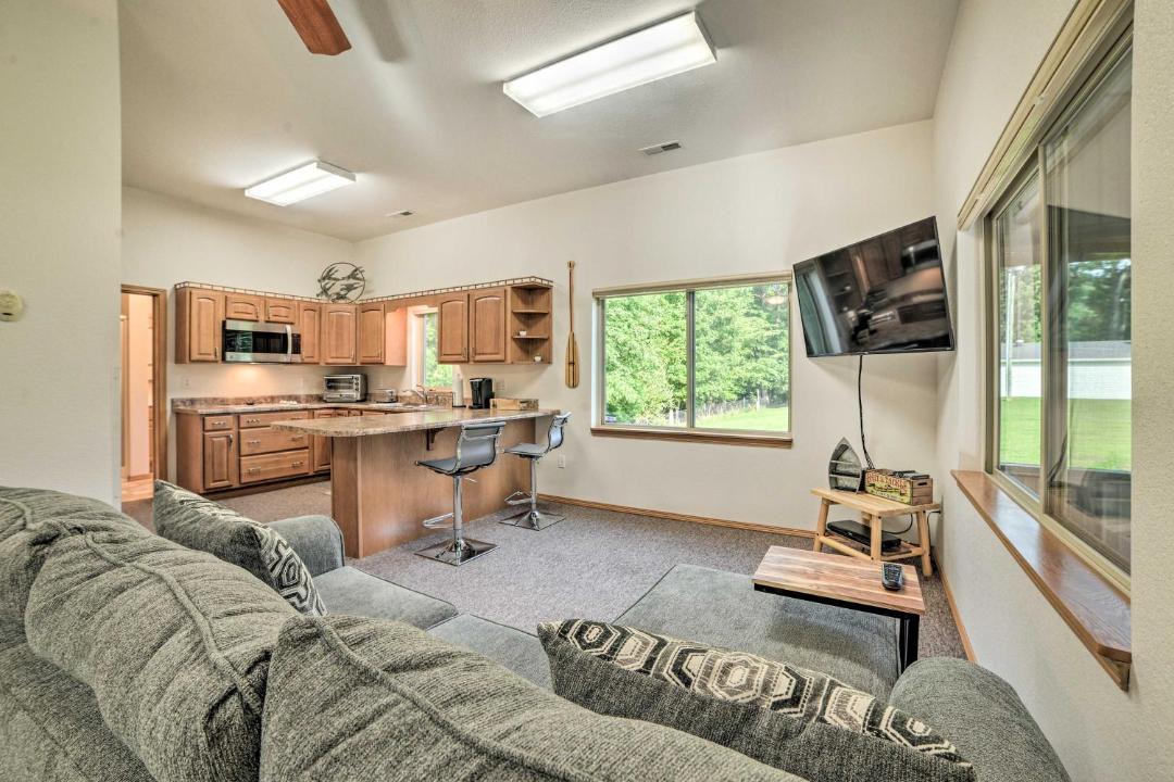 Photo of Livingroom in Kuttawa