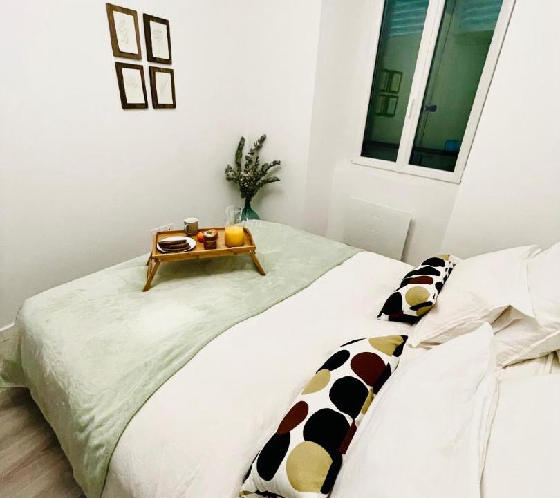 Photo of Bedroom in Nemours