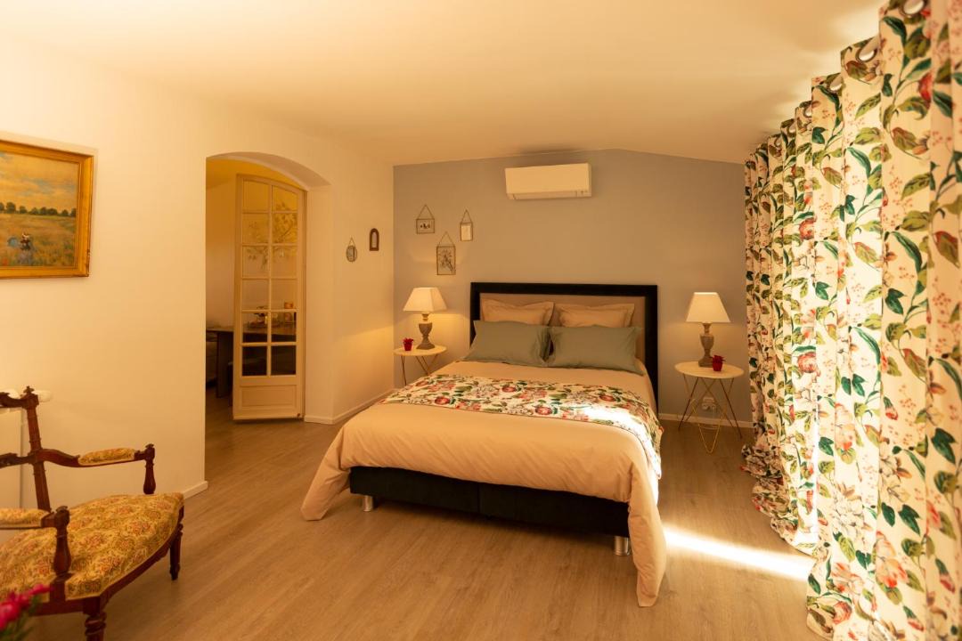 Photo of Bedroom in Roquemaure