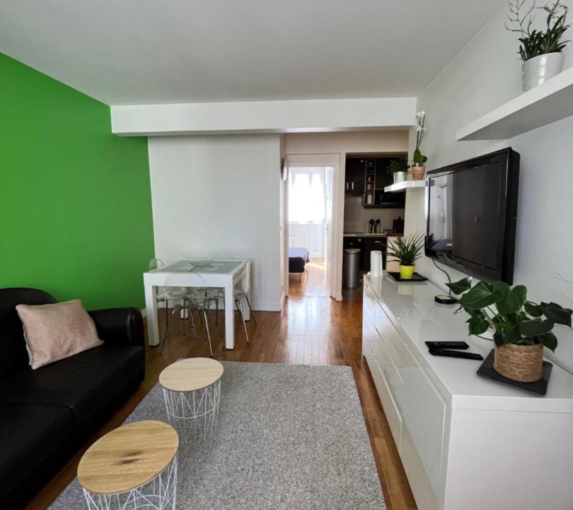 Photo of Livingroom in Republique–Point-du-Jour