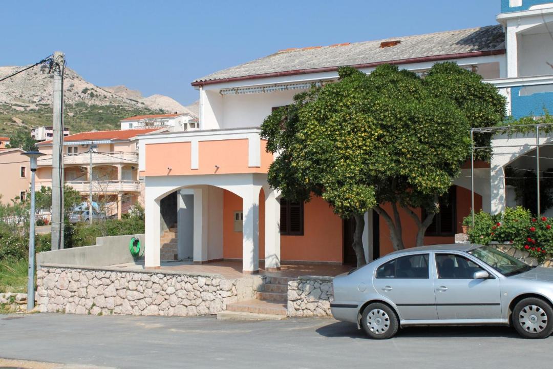 Photo of Buildings in Metajna
