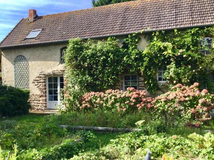 Photo of Buildings in Brehal
