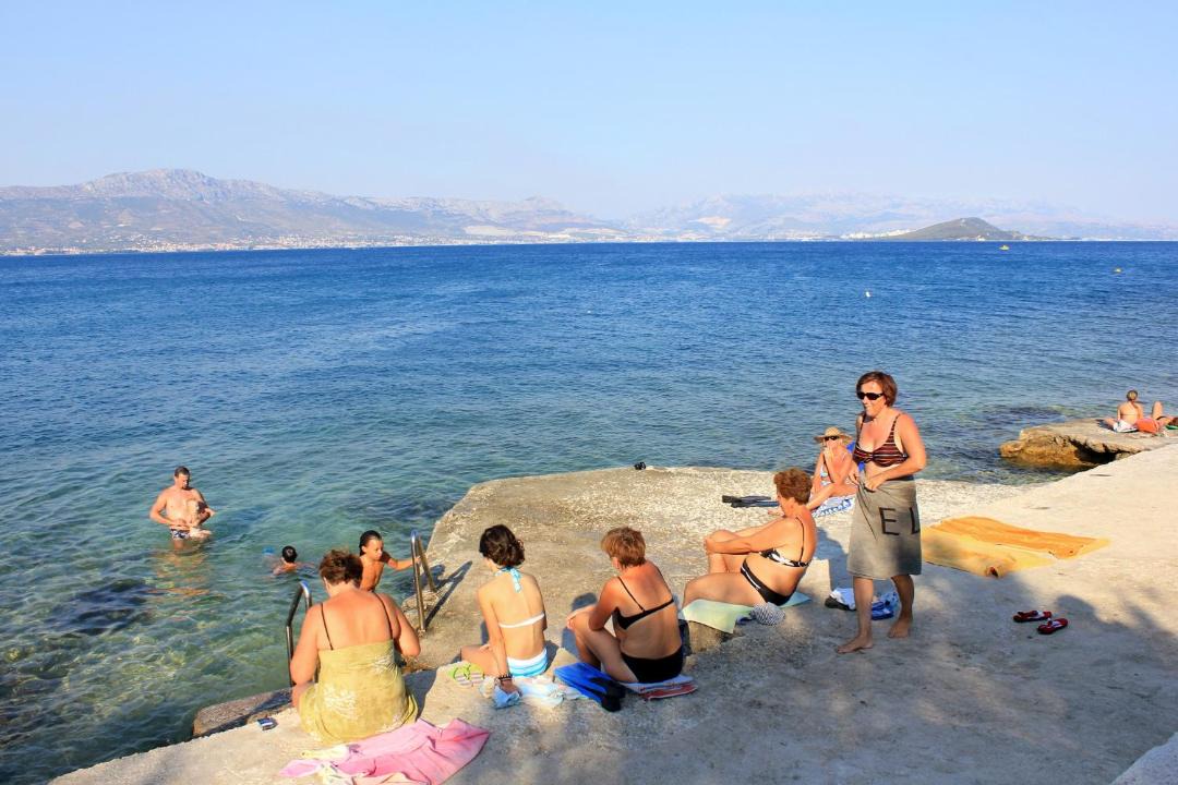 Photo of Human In Picture in Slatine