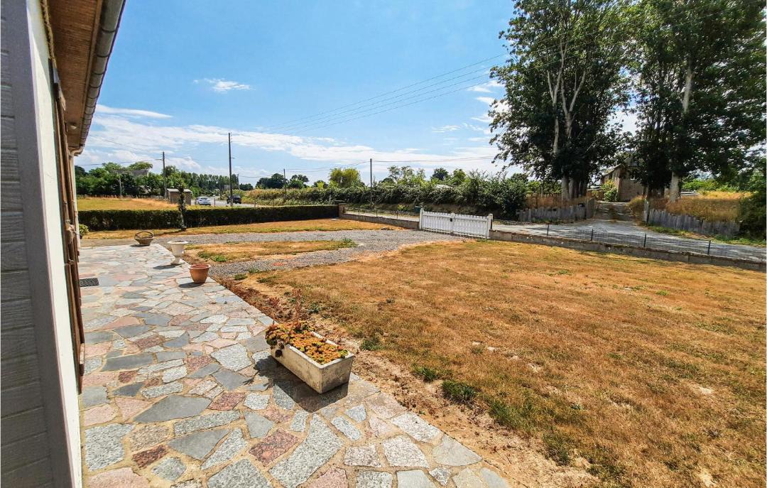 Photo of Others in Bacilly