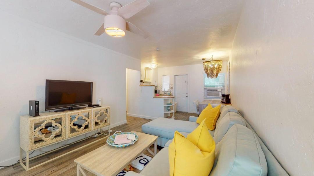 Photo of Livingroom in Treasure Island