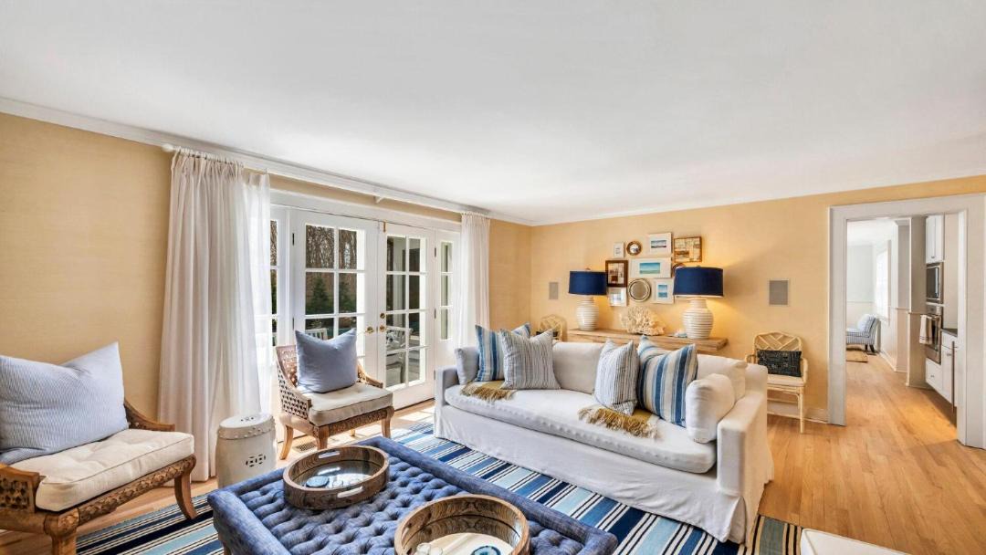 Photo of Livingroom in East Hampton North