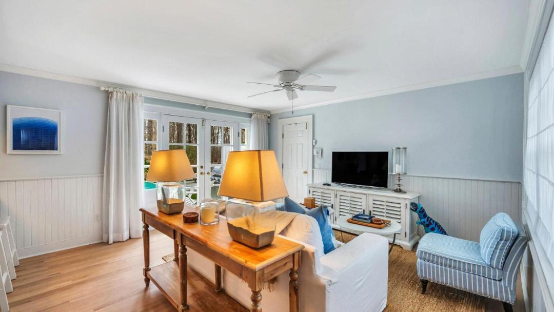 Photo of Livingroom in East Hampton North