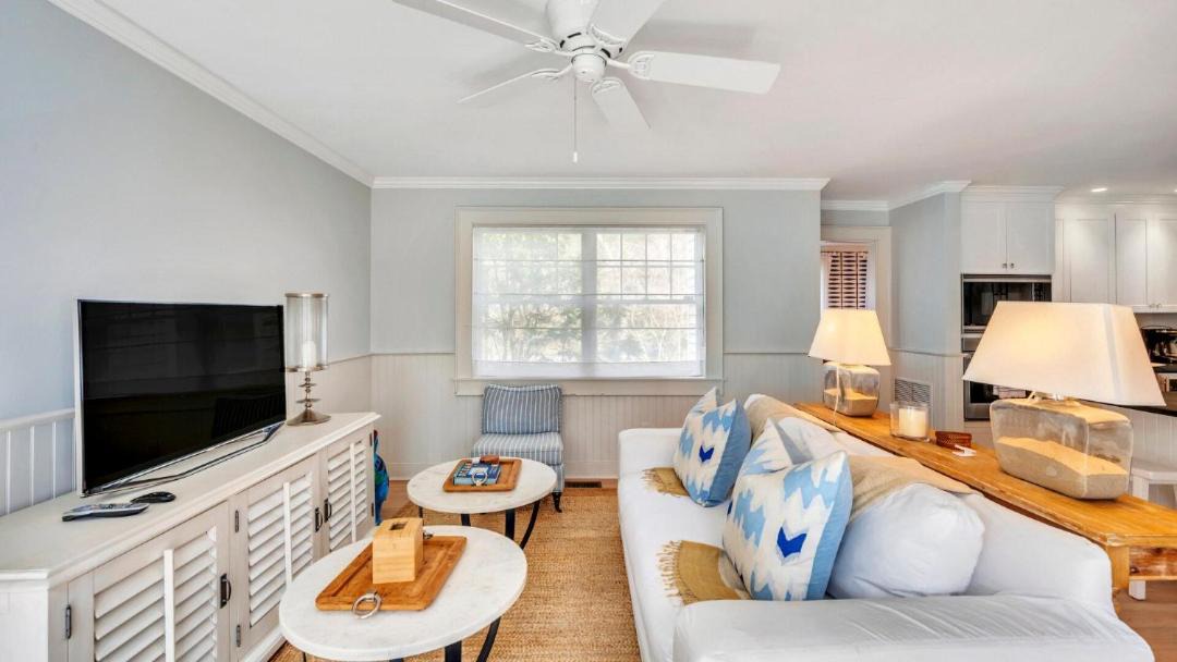 Photo of Livingroom in East Hampton North