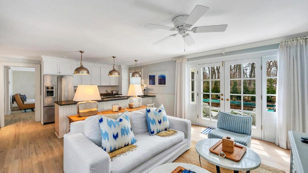 Photo of Livingroom in East Hampton North