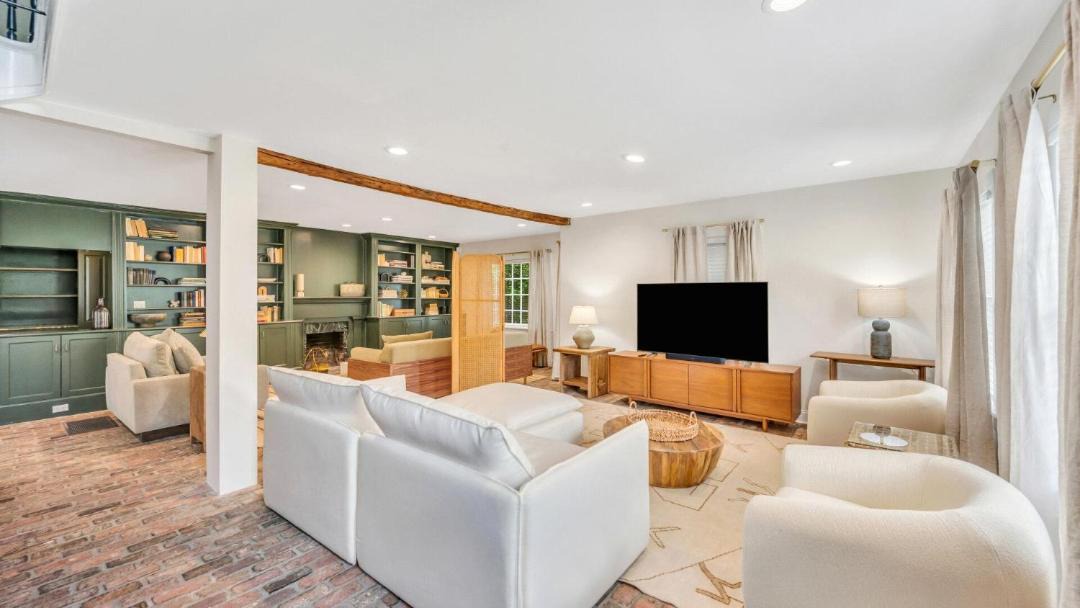 Photo of Livingroom in Village of Southampton