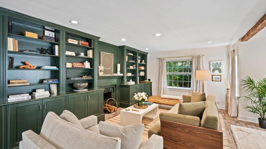 Photo of Livingroom in Village of Southampton