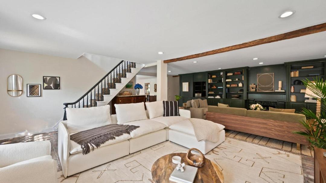 Photo of Livingroom in Village of Southampton