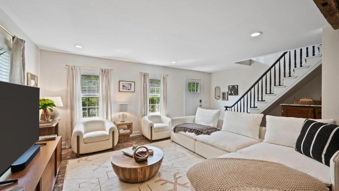 Photo of Livingroom in Village of Southampton