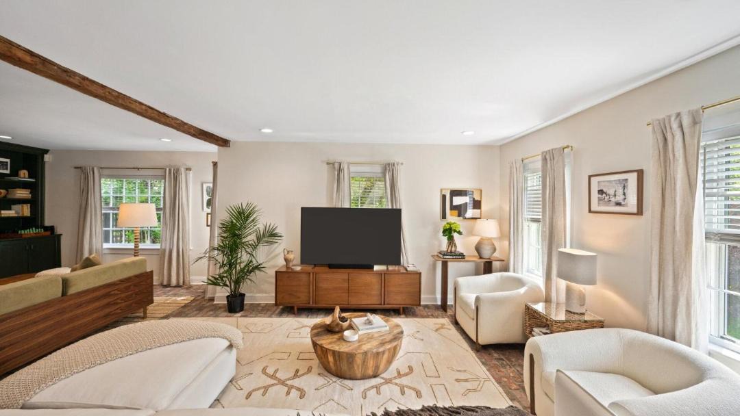 Photo of Livingroom in Village of Southampton