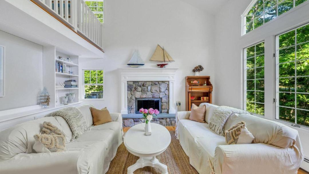 Photo of Livingroom in East Hampton North