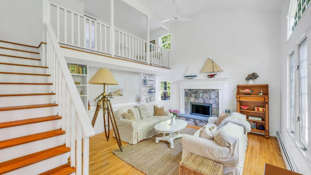 Photo of Livingroom in East Hampton North