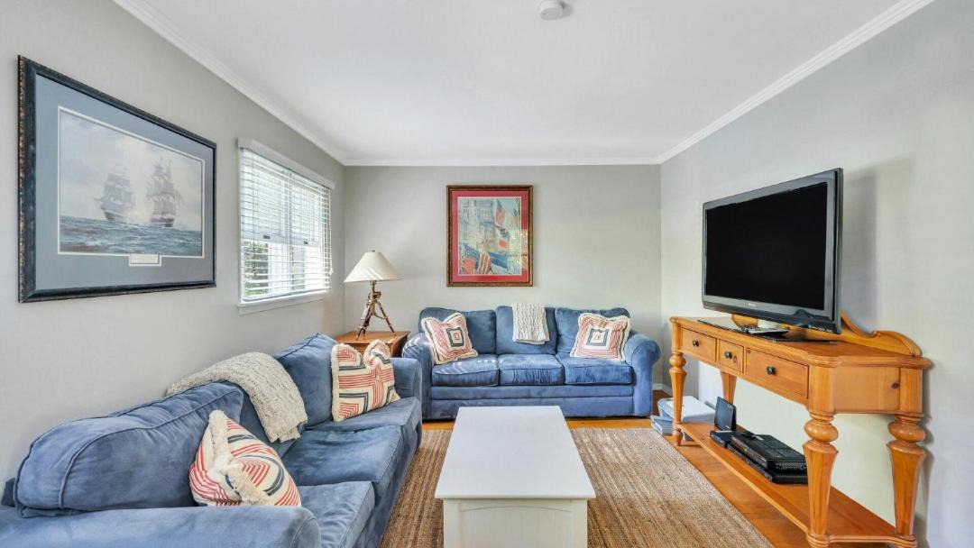 Photo of Livingroom in East Hampton North