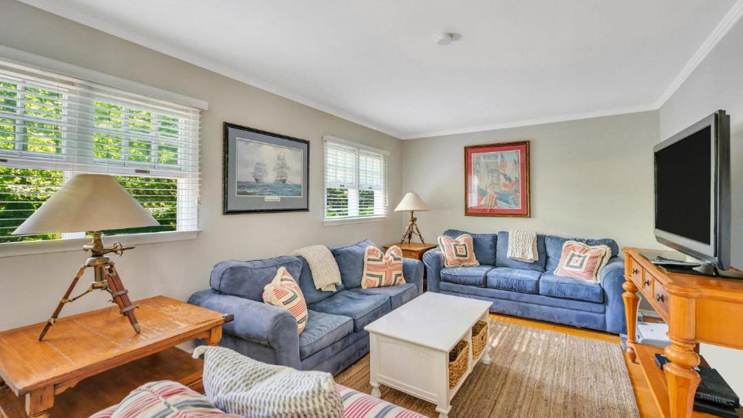 Photo of Livingroom in East Hampton North