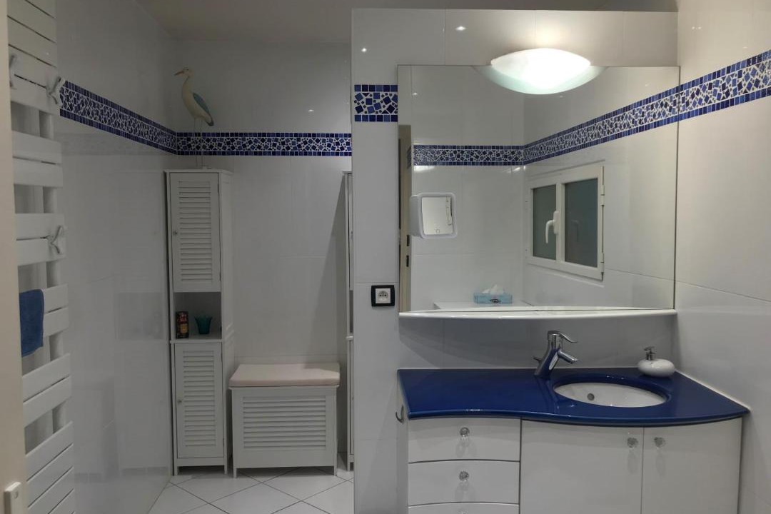 Photo of Bathroom in Loupiac