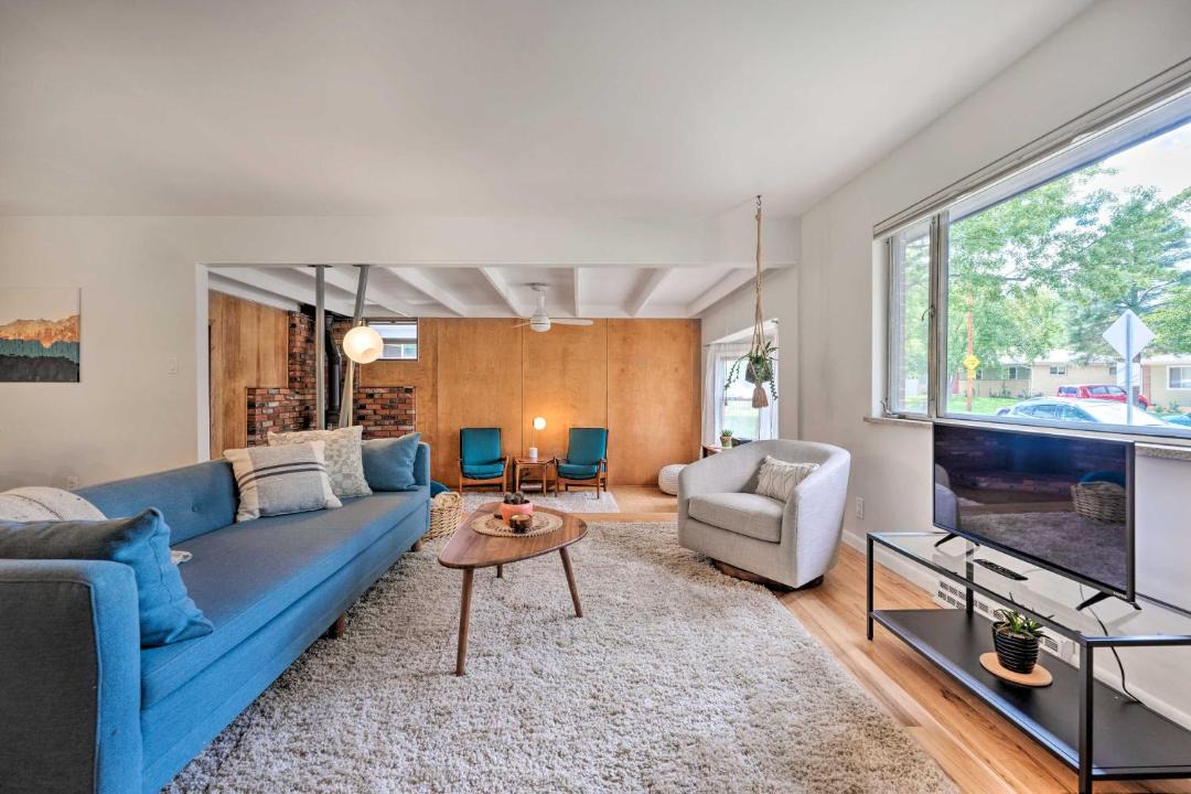 Photo of Livingroom in Baseline Sub