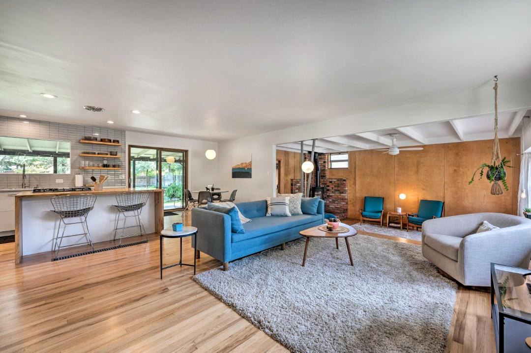 Photo of Livingroom in Baseline Sub