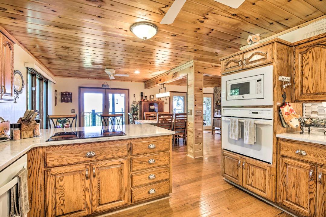 Photo of Kitchen in Hiawassee