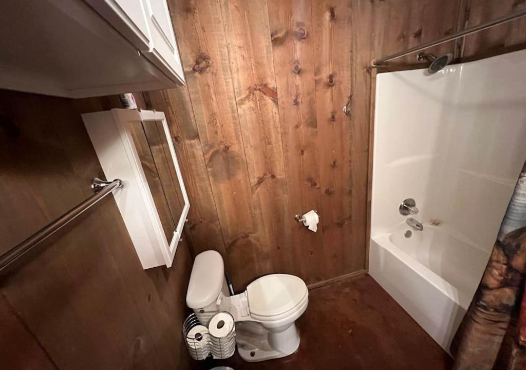 Photo of Bathroom in Jacksboro