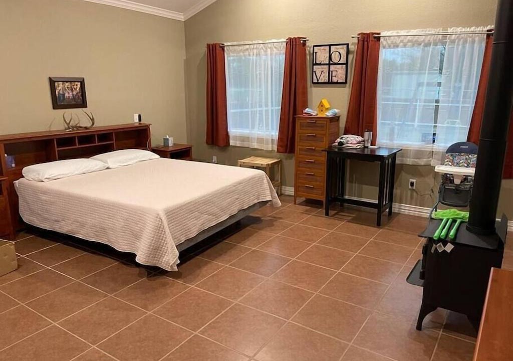Photo of Bedroom in Jacksboro