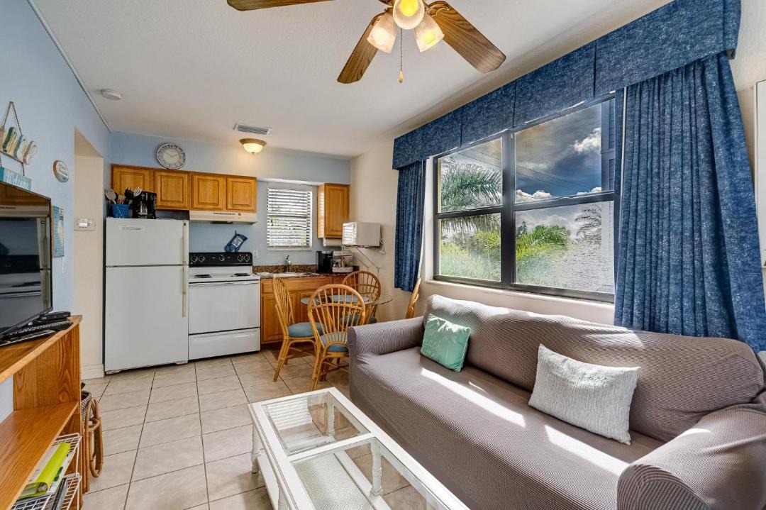 Photo of Livingroom in Redington Beach