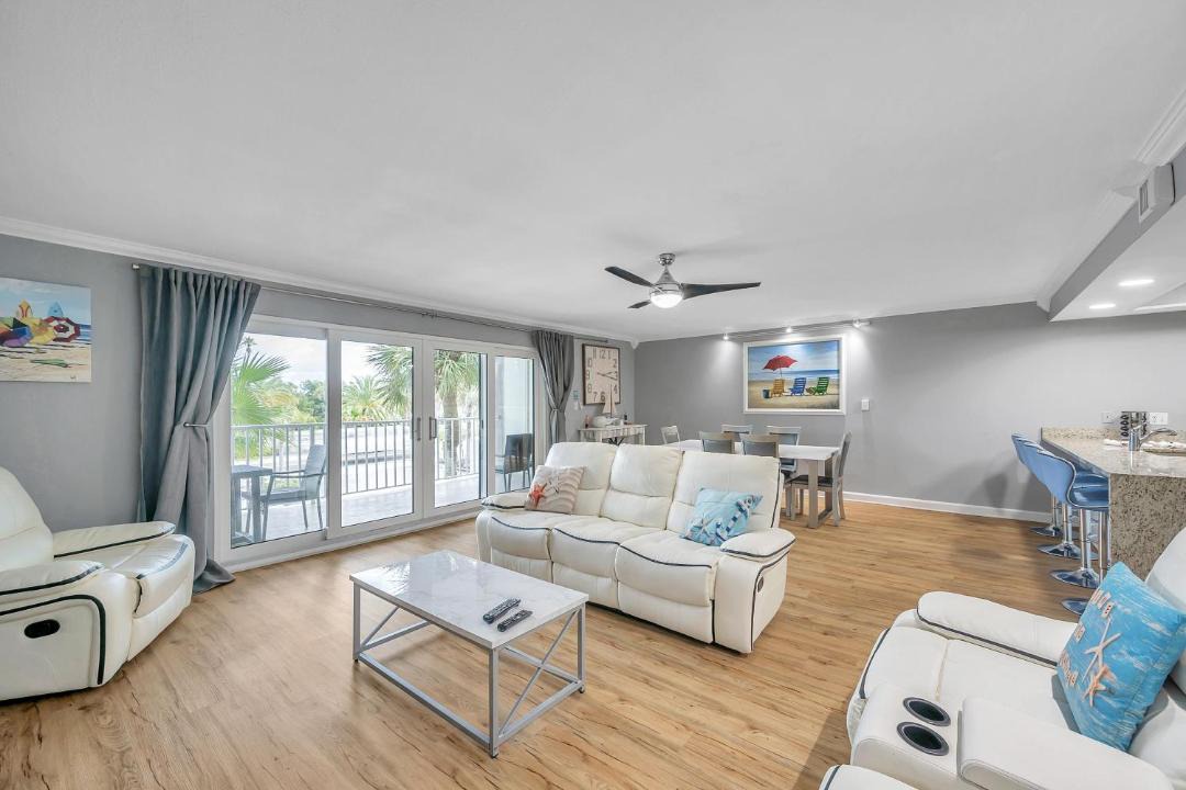 Photo of Livingroom in Indian Shores