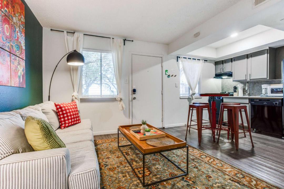 Photo of Livingroom in Barton Hills