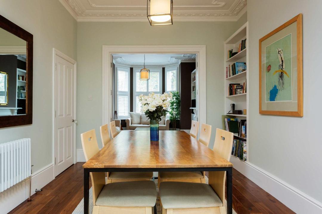 Photo of Livingroom in Oval