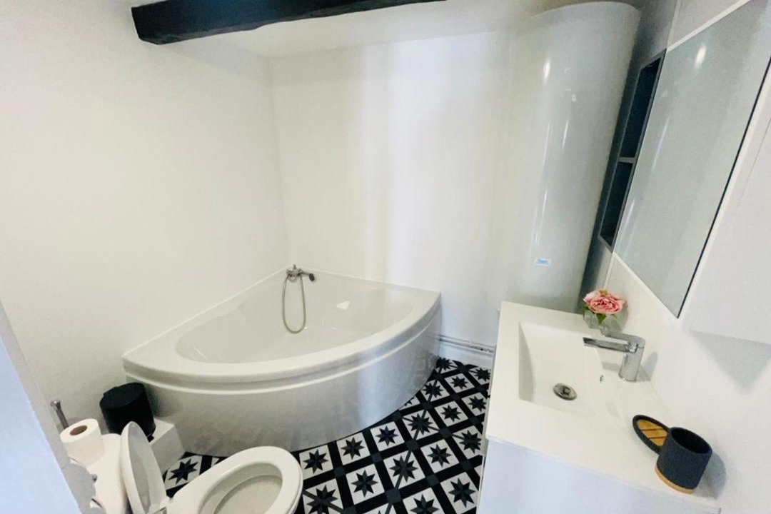 Photo of Bathroom in Caudry