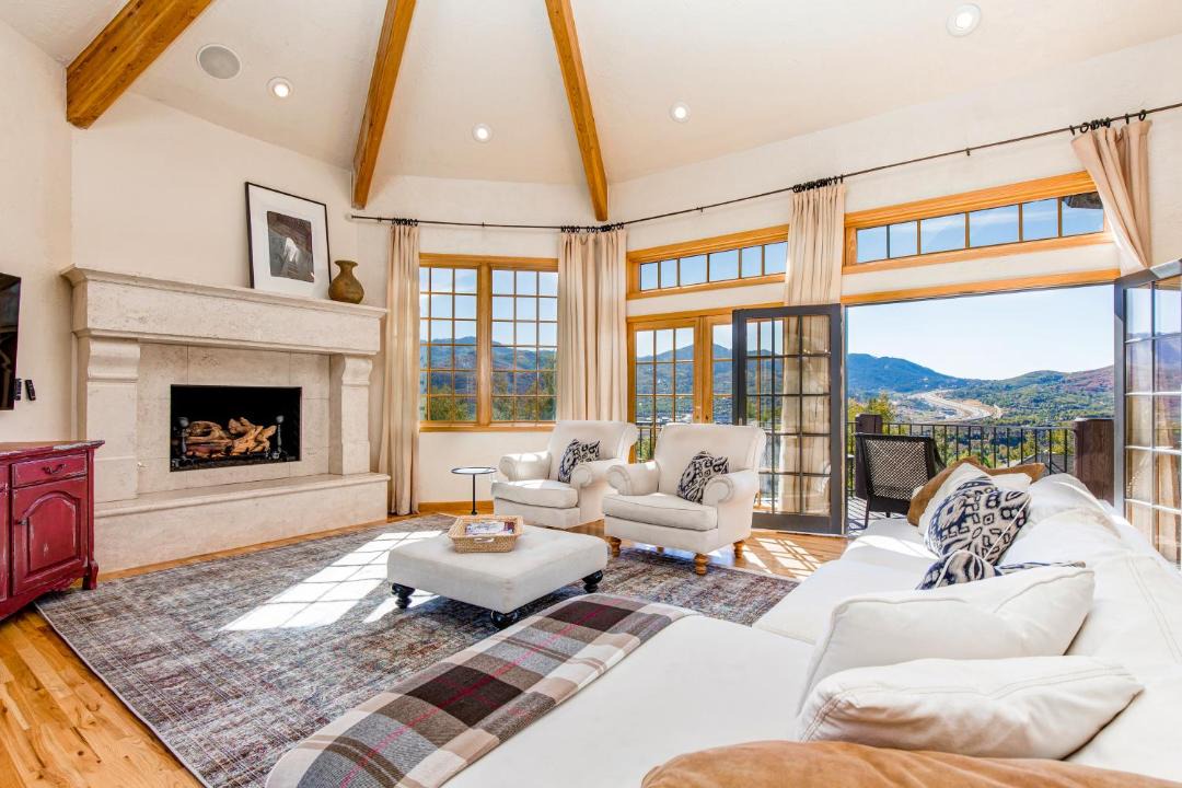 Photo of Livingroom in Summit Park